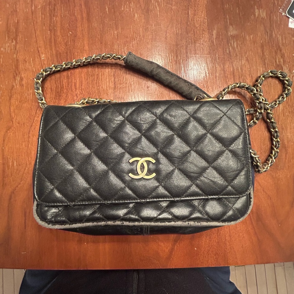 Very used Chanel Black Quilted Leather Bag